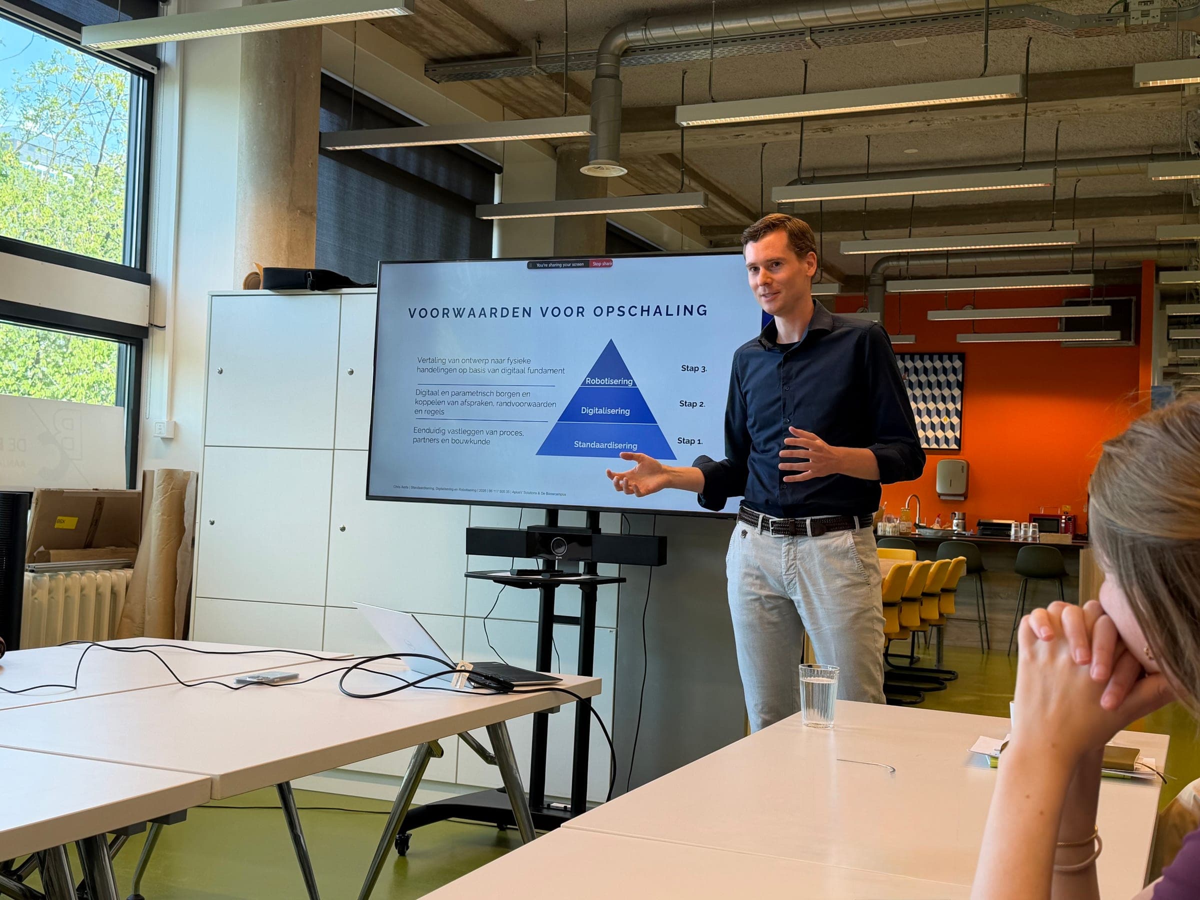Chris Aerts presenteert de voorwaarden voor opschaling: standaardisering, digitalisering en robotisering